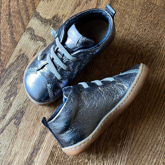 Camper kids peu cami sneakers shoes, worn once, size EU24 shiny grey leather - Picture 4 of 5